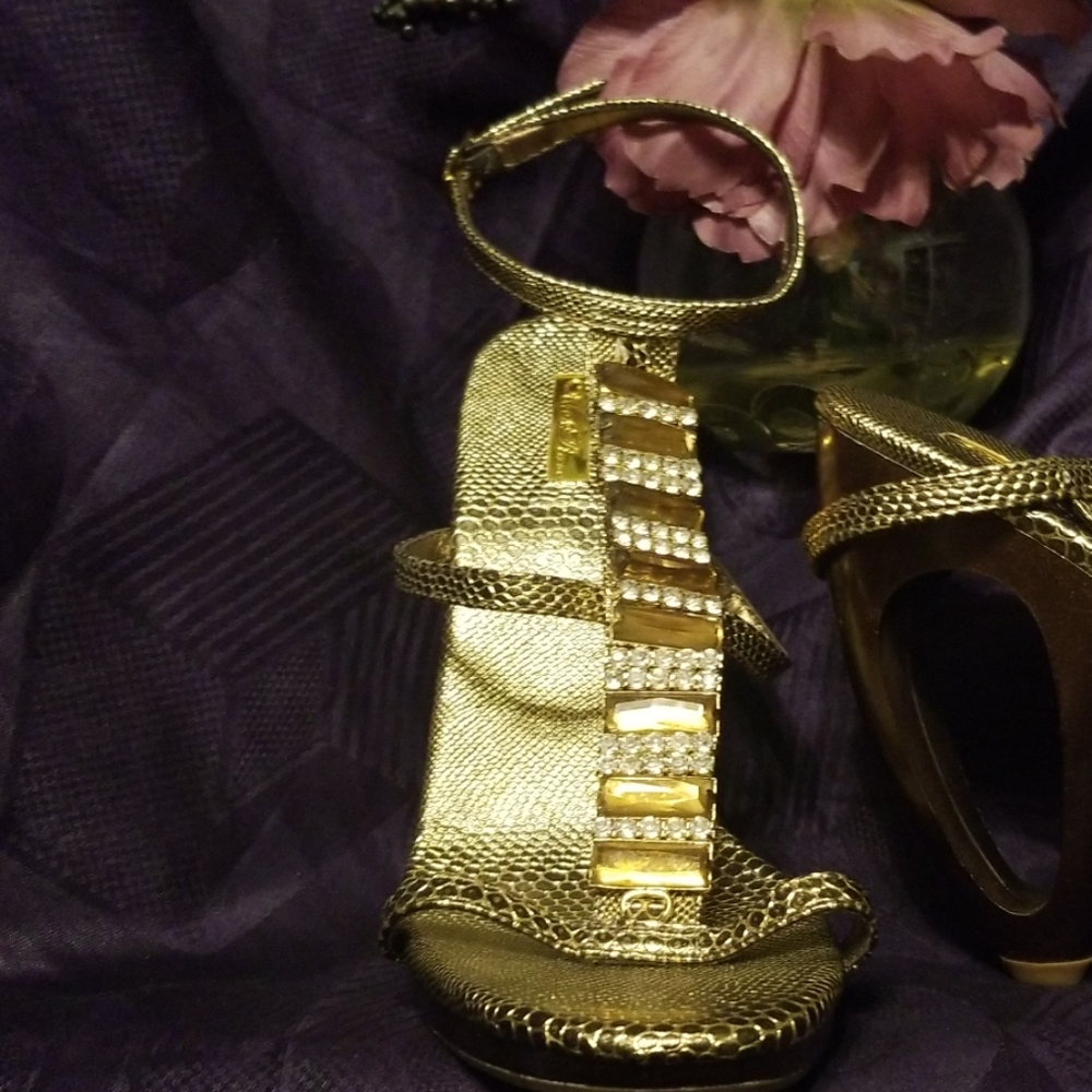 Shoes: NWOT GOLD Sandals - Picture 4 of 7